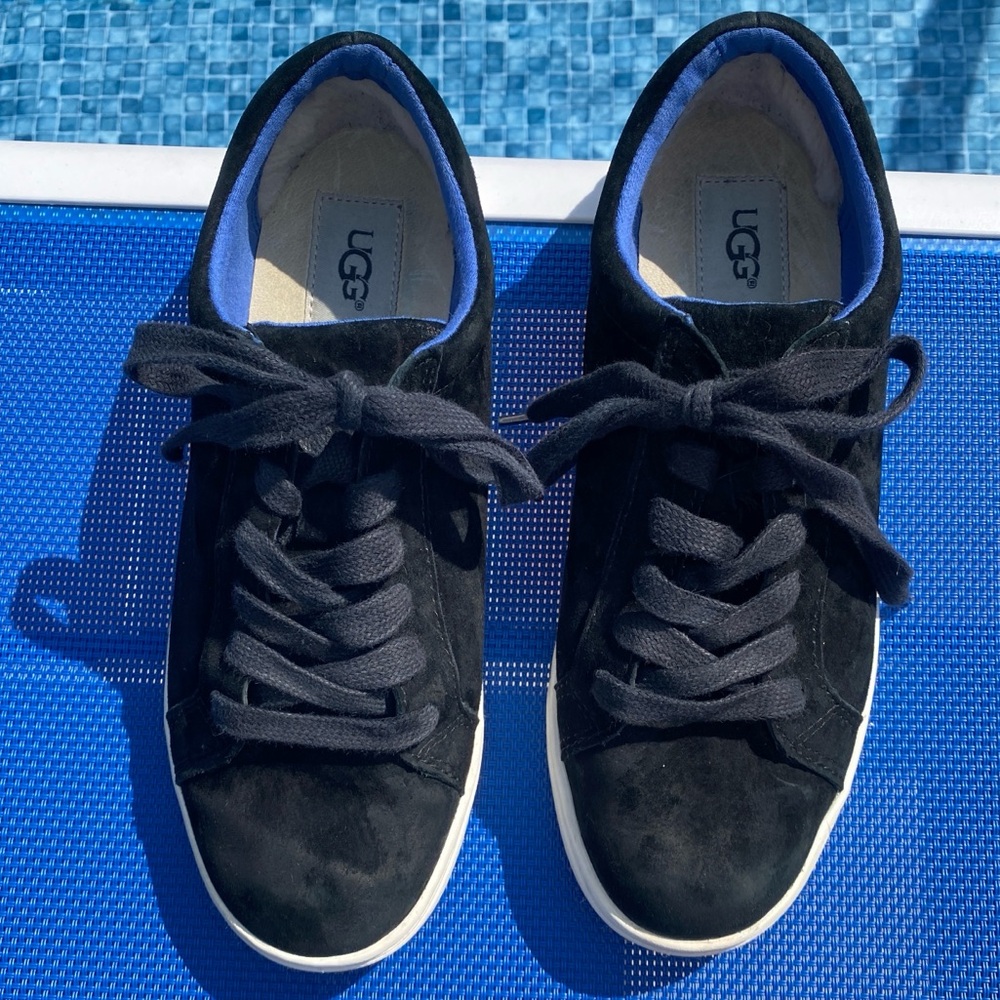 UGG Women's Size 7 1/2 Black Suede Sneakers with Black Laces in Excellent Cond.